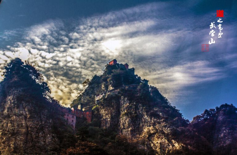 Der antike Gebäudekomplex in den Wudang-Bergen