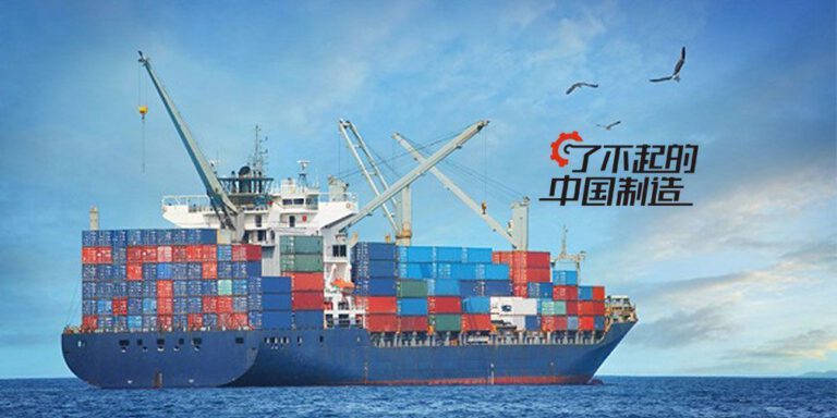 Chinas erstes und weltweit größtes Containerschiff in Shanghai abgeliefert