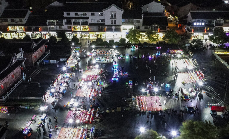 Lebendiger Marktplatz in Huai’an