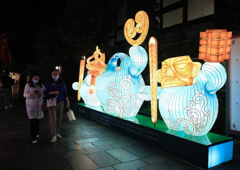 Bunte Lichtshow in Chengdu