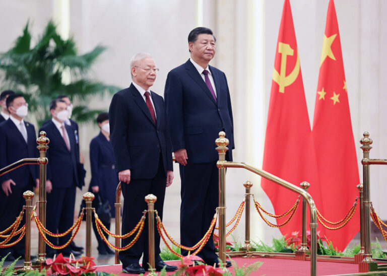 Xi Jinping verleiht Freundschaftsmedaille an Vietnams kommunistischen Parteichef bei seinem Staatsbesuch in Beijing