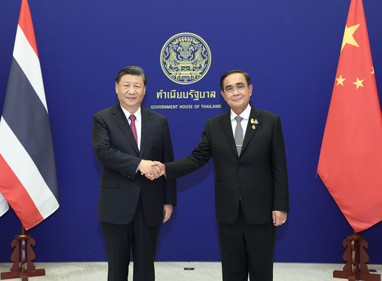 Xi Jinping sprach in Bangkok mit Thailands Premierminister Prayuth Chan-o-cha