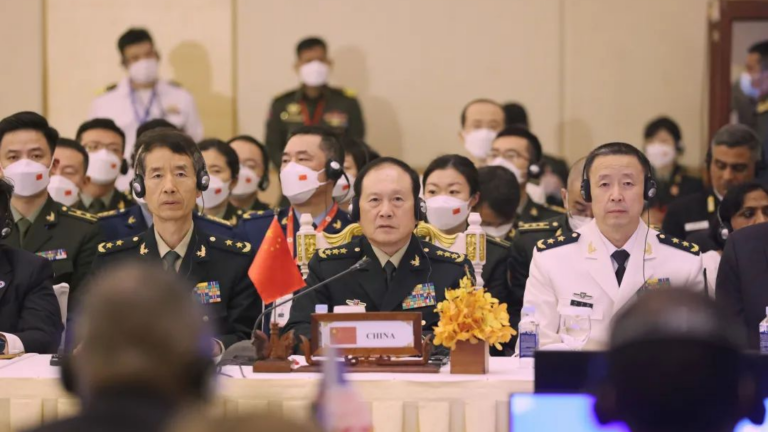 Chinas Streitkräfte werden weiterhin Beitrag zu Weltfrieden leisten