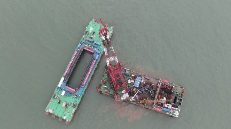 Antikes Schiff erfolgreich aus dem Wasser geborgen