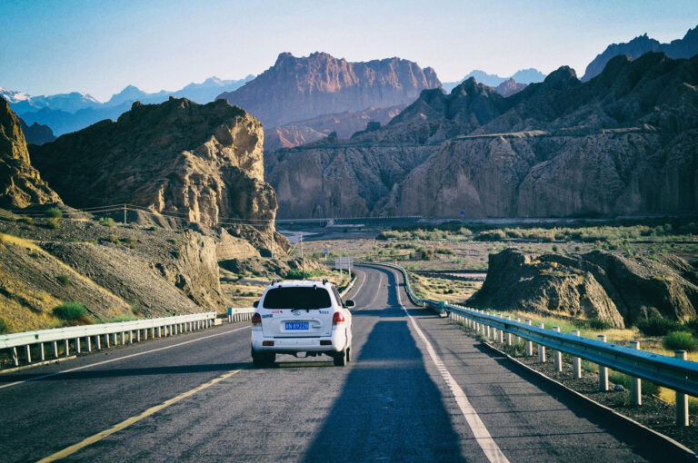Schöne Straßenlandschaften in Xinjiang