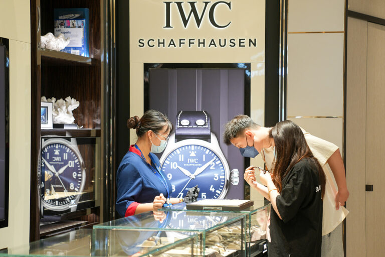 Wiederbelebung von Wirtschaft durch Konsumgutscheine und Tourismus