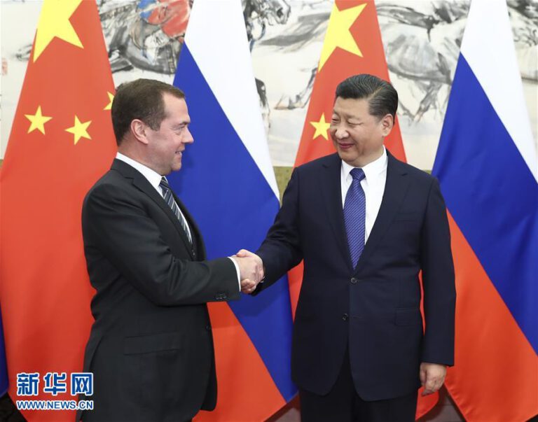 Xi Jinping trifft Dimitri Medwedew