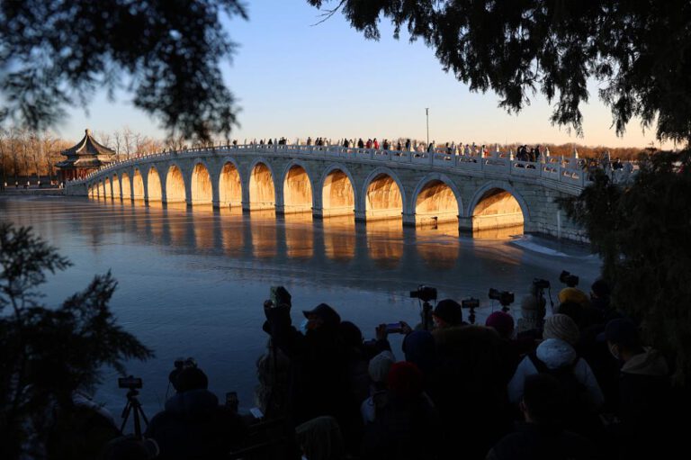 17-Bogen-Brücke bei Sonnenuntergang