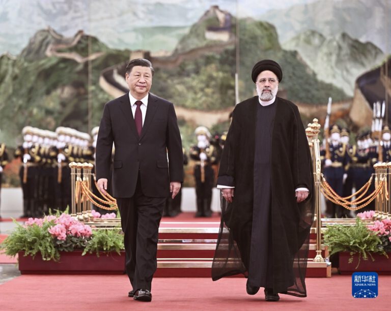 Xi Jinping trifft sich mit dem iranischen Präsidenten