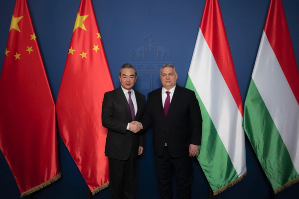 Ungarns Premierminister Viktor Orbán trifft Wang Yi