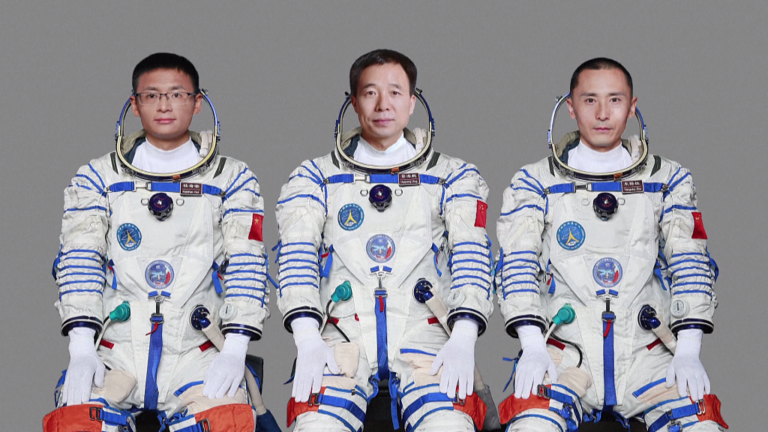 China schickt bemanntes Raumschiff „Shenzhou-16“ erfolgreich ins All