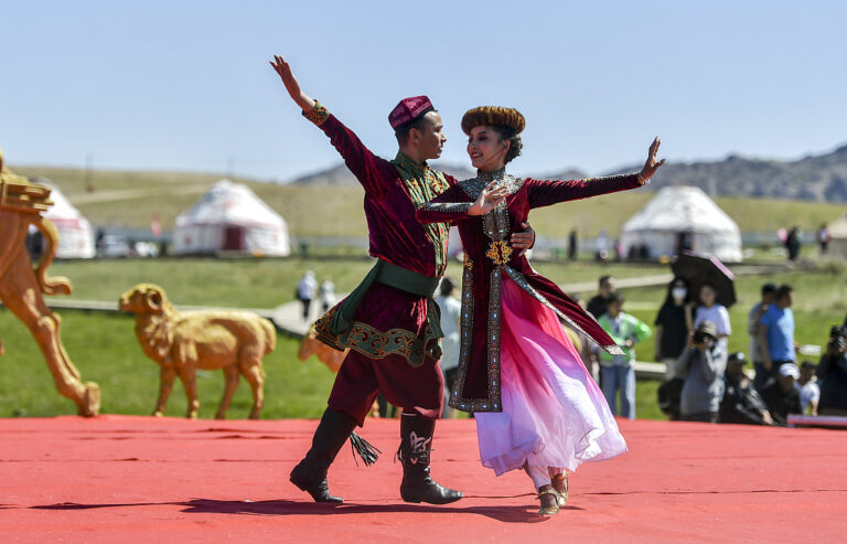 Weidenwechsel als Highlight von Xinjiang-Nomadenkultur