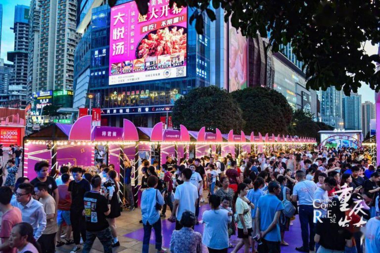 Boomender Nachtmarkt in Chongqing