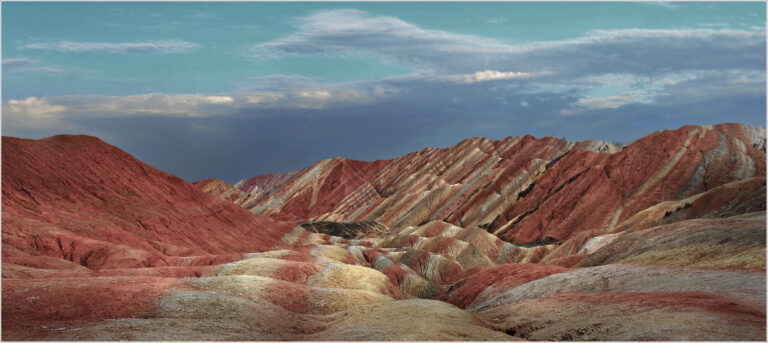 Farbenfrohe Danxia-Landschaften in Gansu