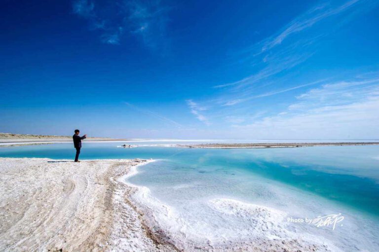 Atemberaubender Salzsee in Xinjiang