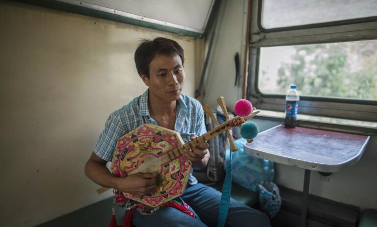 Mobiler Markt auf langsamen Zügen in Guizhou