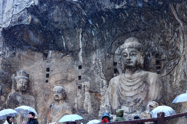 Longmen-Grotten bei Schnee