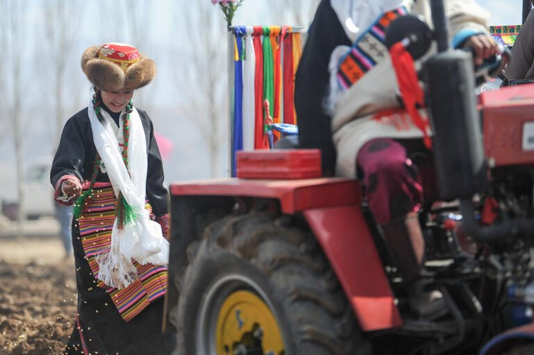 Digitalisierte Gerstenindustrie unterstützt Frühjahrsanbau in Tibet