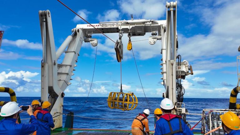 China’s First Deep-Sea Optical Cable Winch System Completes Successful Survey