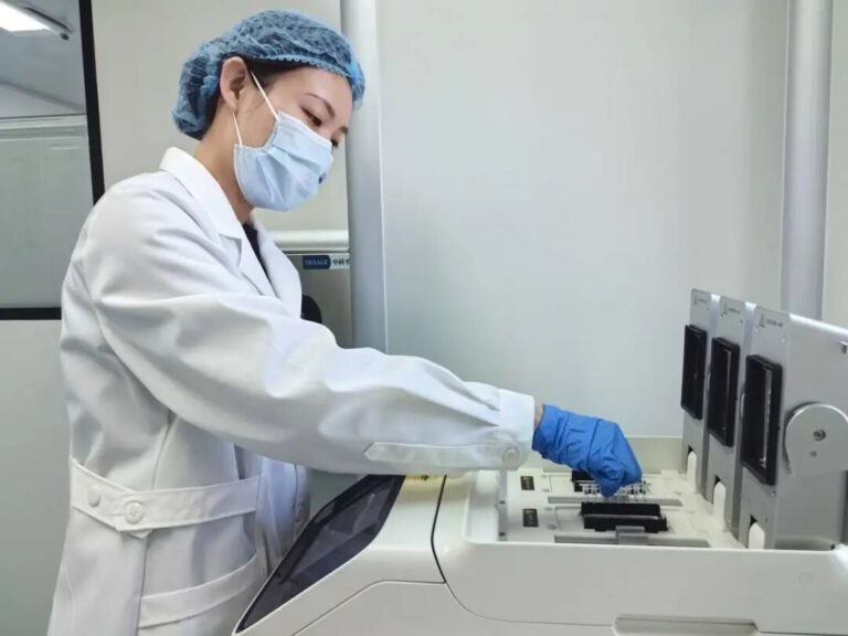 Chinese Forensic Expert Zhang Mengting Solved a Criminal Case With a Drop of Mosquito Blood