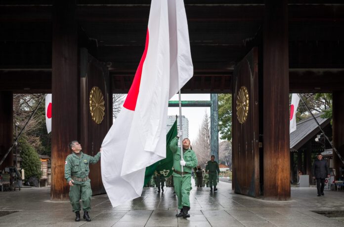 japanese-ultra-nationalists-at-yasukuni-shrine2